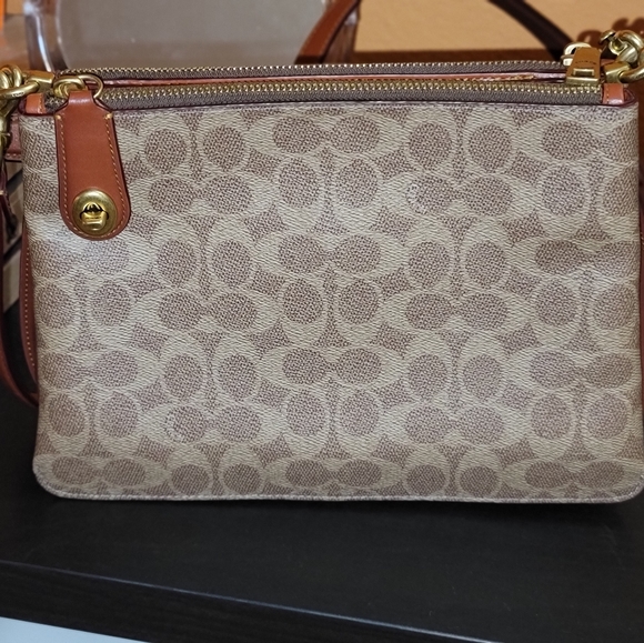 Coach Turnlock Clasp Cross-Body Satchel - Picture 4 of 6